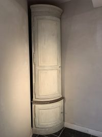 SOLD 18th century painted corner cupboard - Image 2