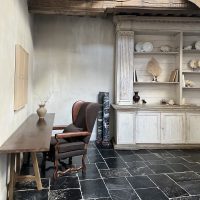 Early 18th Century Leather and Linnen French Wingchair - Image 3