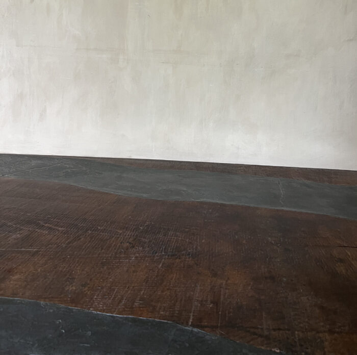 Luna Coffeetable with Reclaimed Chestnut and Marbleplaster - Image 5